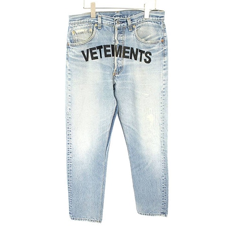 VETEMENTS(ヴェトモン)×Levi’s(リーバイス)18SS フロントロゴ刺繍ウォッシュ加工デニムパンツ