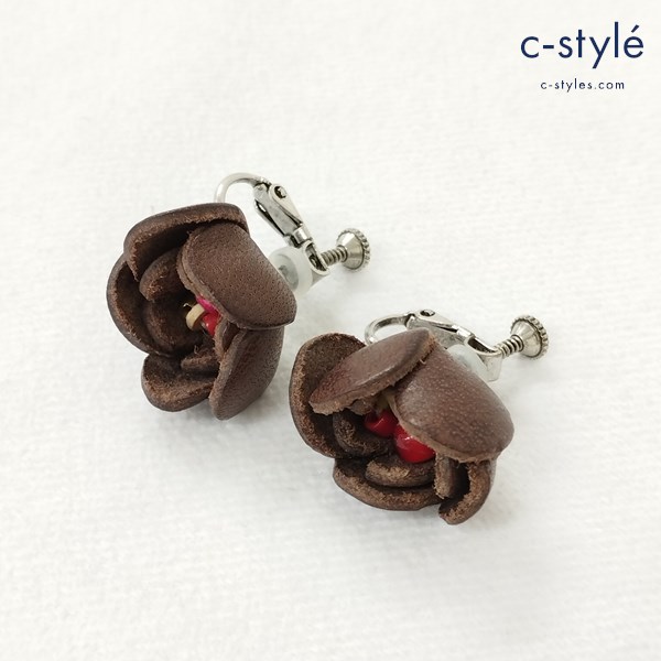 45R レザーイヤリング ブラウン フラワーモチーフ 花 革 レディース アクセサリー