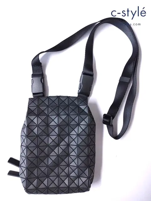 BAO BAO ISSEY MIYAKE クロスボディショルダーバッグ ブラック KURO SERIES BEETLE BB42-AG341-16