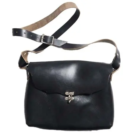 Fernand Leather(フェルナンドレザー) ショルダーバッグ iPad LATCH POUCH