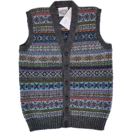 Jamieson’s(ジャミーソンズ) FAIRISLE FRONT BUTTON VEST